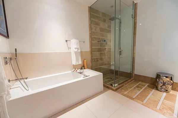 Rented by Manhattan Realty Group | media 22