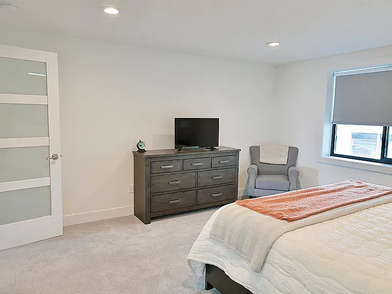 2 bed, 1200 sqft, $2,370 — Photo 2