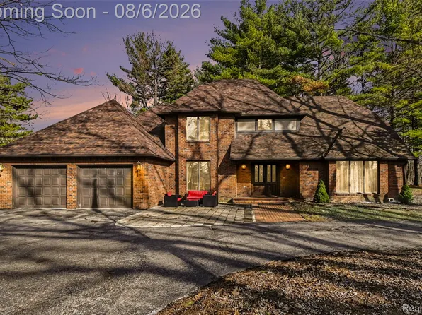 100 N Latson Rd, Howell, MI 48843