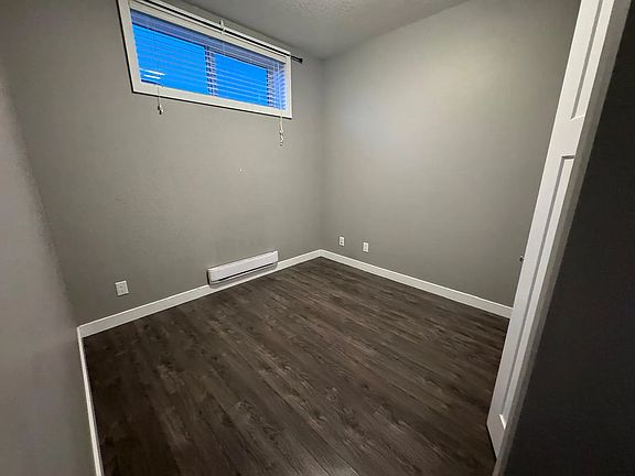 3rd image of 535 Manek Rd