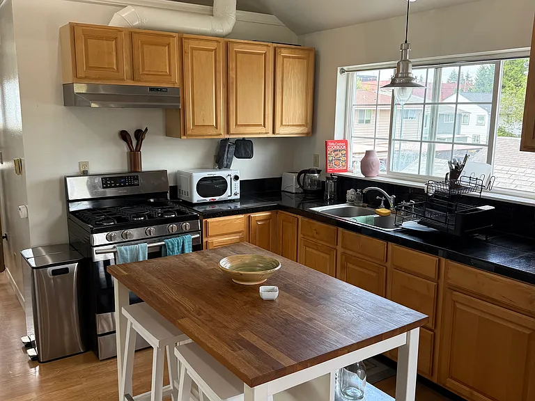 512 Avenue C #B — Photo 11