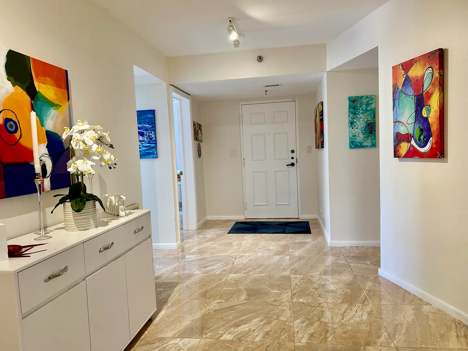 3 bed, 2.5 bath, 2402 sqft, $4,200 — Photo 1