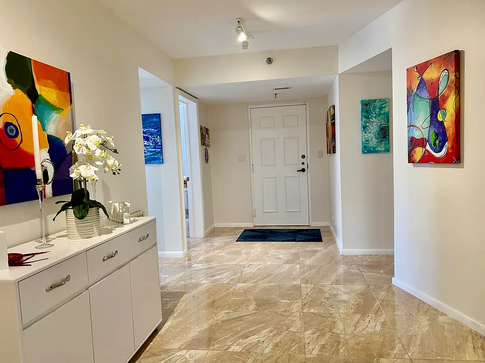 7568 Regency Lake Dr #602