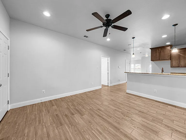 4810 Jefferson St — Photo 10