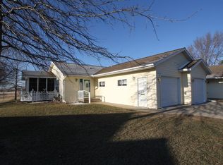 305 28th St, Spirit Lake, IA 51360