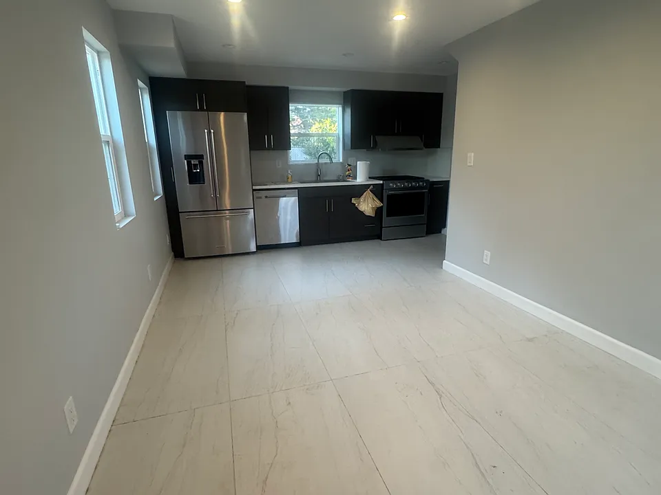 8152 Van Noord Ave