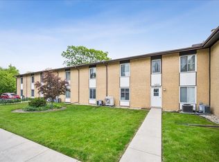 1424 Lehigh Ave APT B1, Glenview, IL 60026