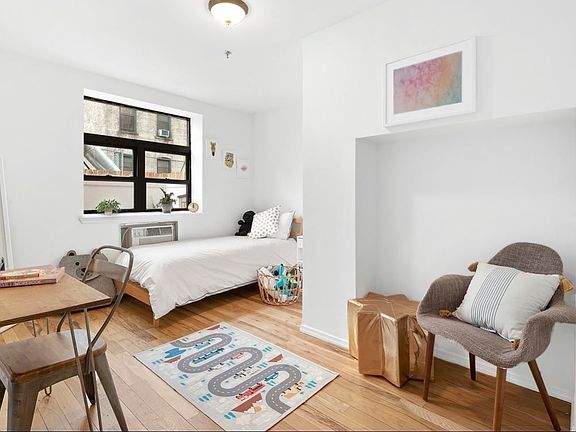 4th image of 318 Warren St #41