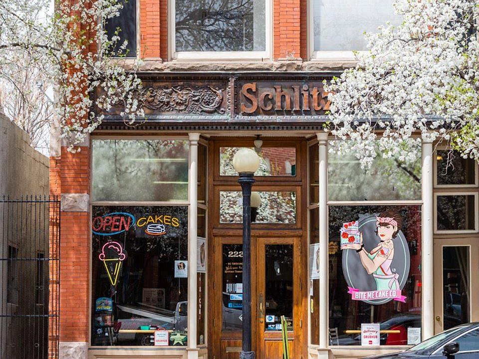 Front of building. Door to apartment is right of bakery. Windows above are to the bedrooms of this unit.