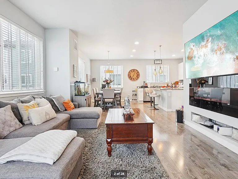674 E Hinsdale Ave — Photo 1
