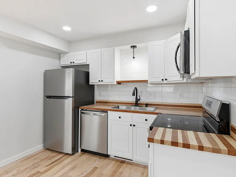 2831 E University St — Photo 11