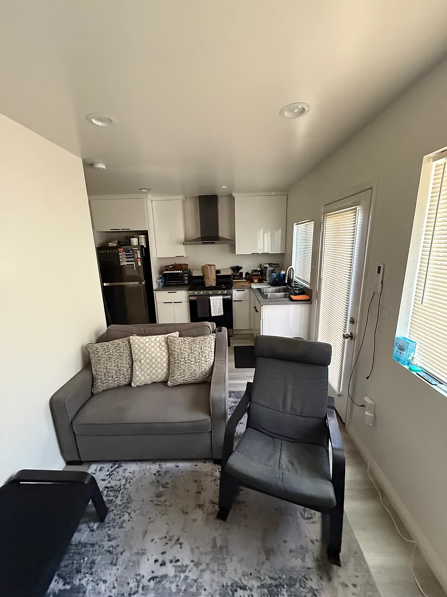 Building Photo - 2482 San Francisco Ave #A