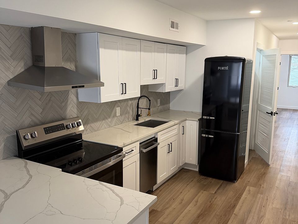 1st image of 2631 Oakford St Floor 2
