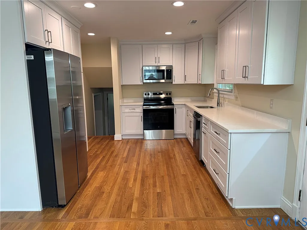 4 bed, 2.0 bath, 2000 sqft, $2,575 — Photo 4