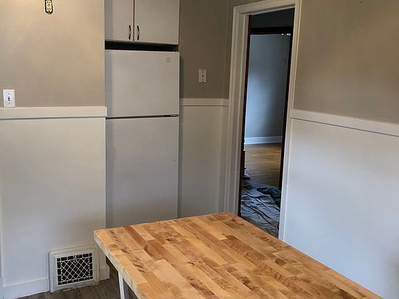 2nd image of 2960 Isabella St