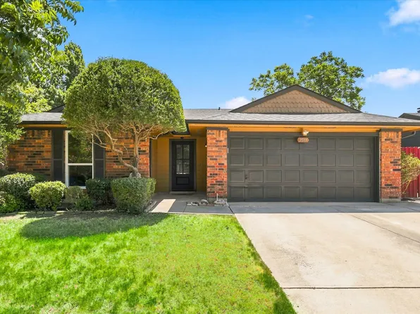 3511 Meadowview Dr, Corinth, TX 76210