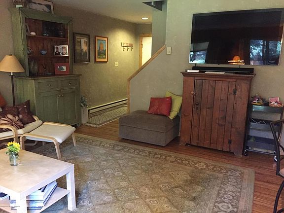 2nd image of 810 Powderhorn Ln E