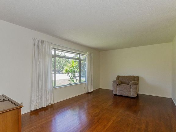 3rd image of 4323 N Fruit Ave