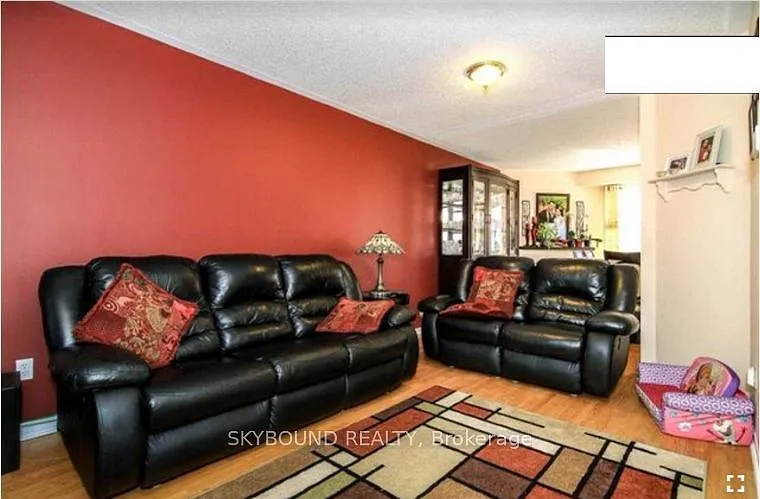 3 bed, $3,000 — Photo 2
