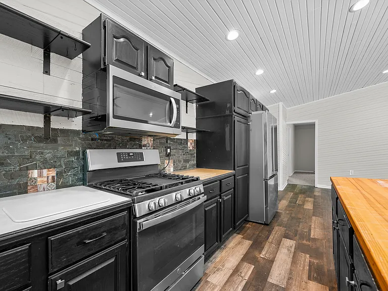 13404 Sequoia Ln N — Photo 29
