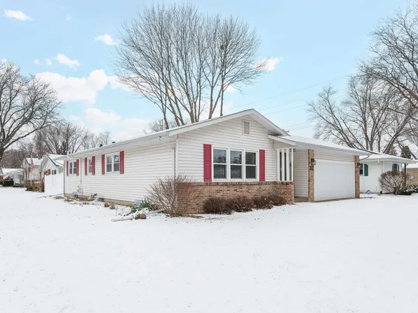 2003 N Lexington Dr, Janesville, WI 53545