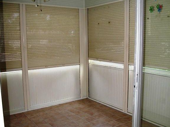 Enclosed Florida room (2)