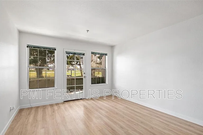 18242 Parkview Ln #106 — Photo 4