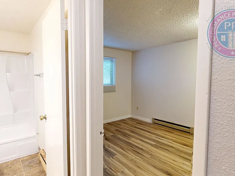 tuf8640 — Photo 16