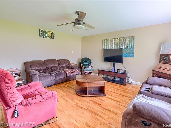 3rd image of 5477 Hopkins Rd