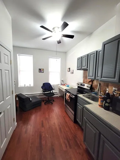 Studio, 600 sqft, $1,200 — Photo 3