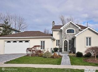 36 Marwood Rd N, Pt Washington, NY 11050