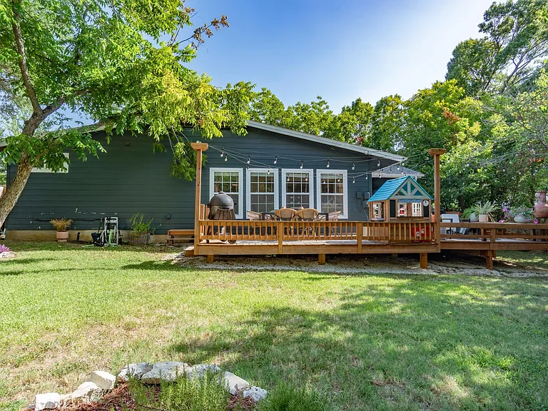 614 Long Bow Ln — Photo 1