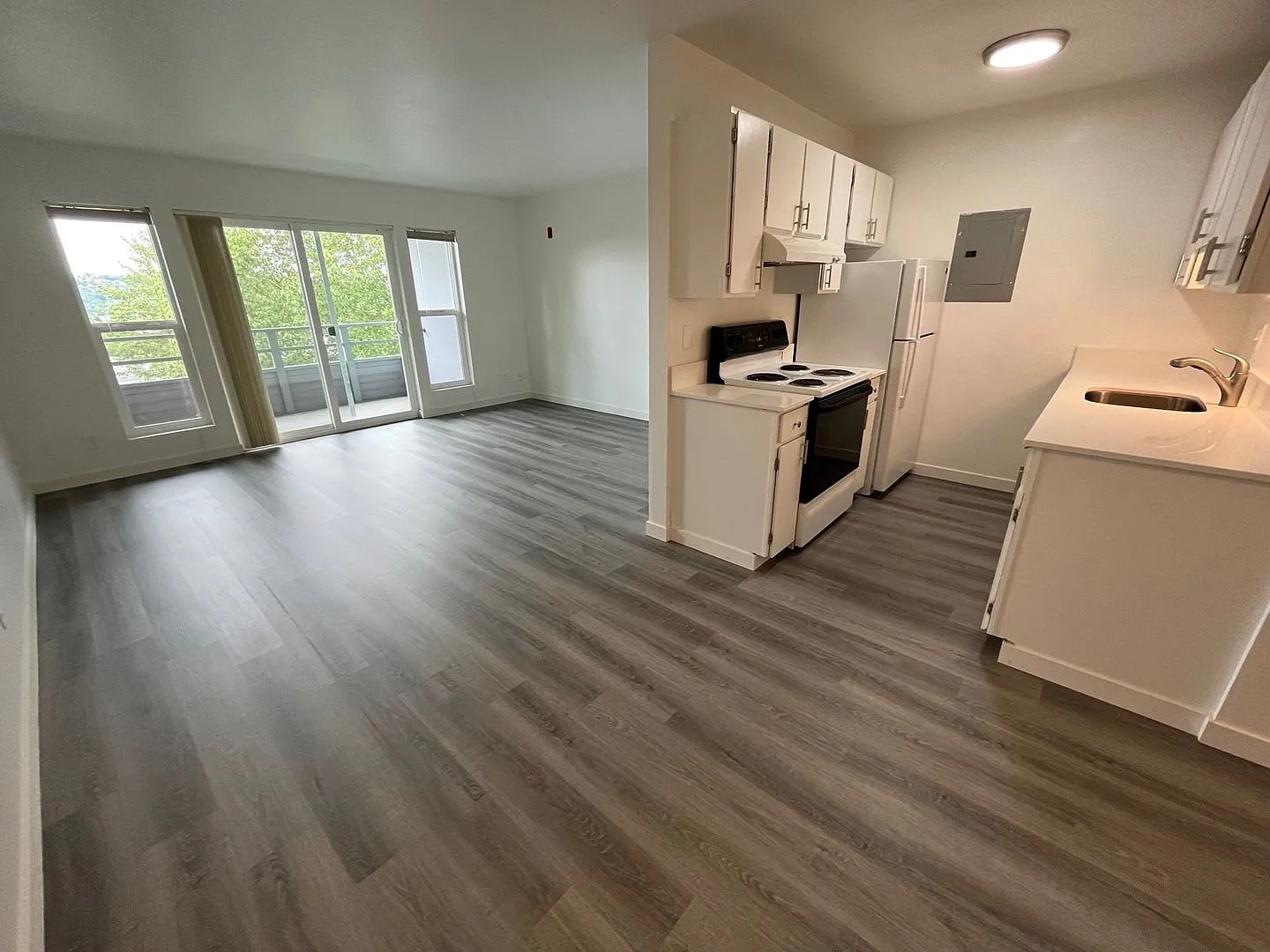 Vuemont - Renovated Modern Apartments - Renton — Photo 1
