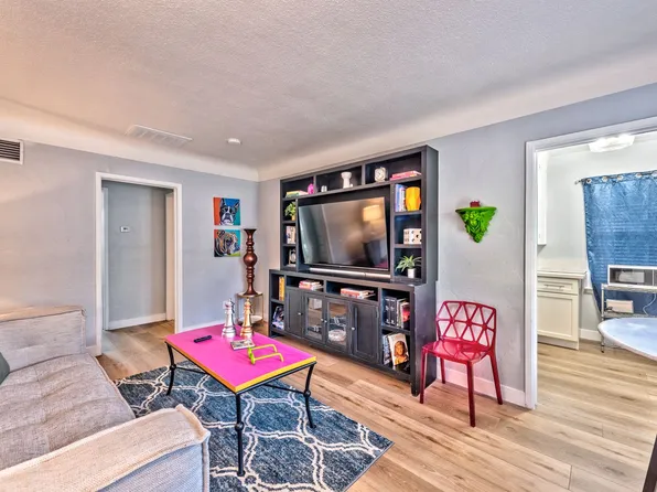 703 S 3rd St, Las Vegas, NV 89101