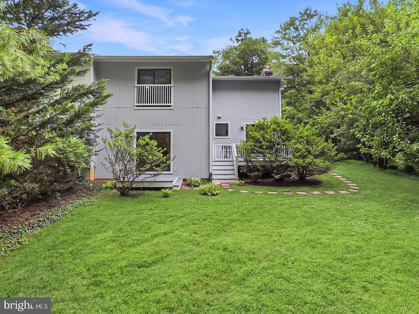 4 bed, 2.5 bath, 2810 sqft, $3,950 — Photo 3
