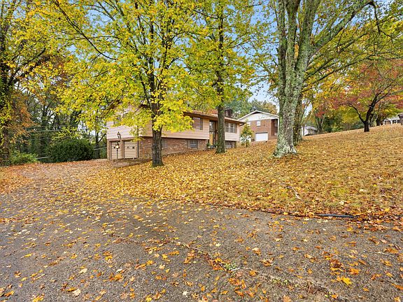 4th image of 8842 Lake Crest Cir