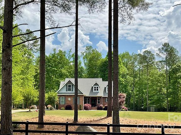 2nd image of 790 Brandon Rd