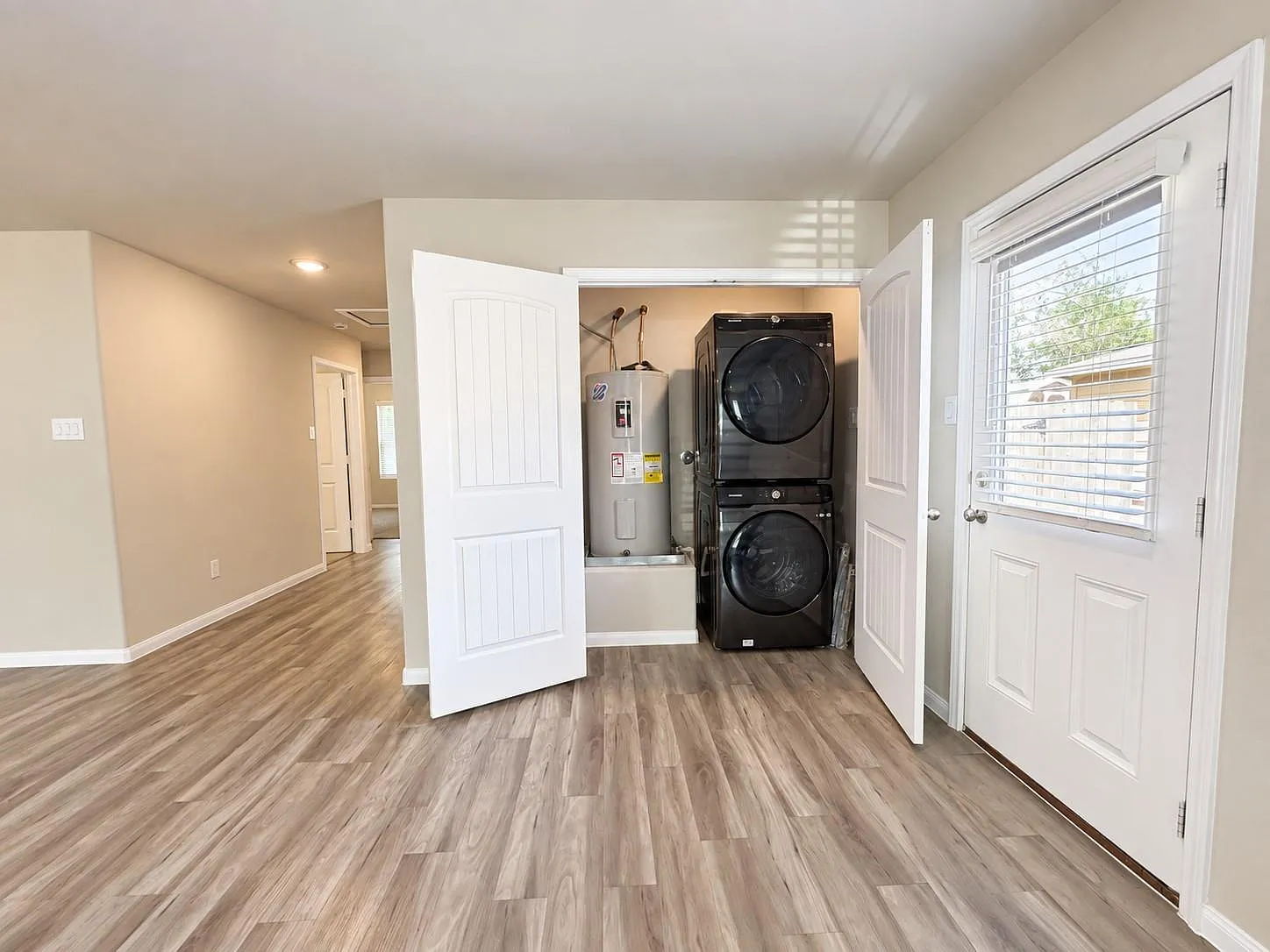 3 bed, 1.0 bath, 1080 sqft, $1,400 — Photo 4