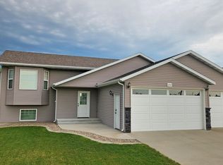 6350 Dolan Dr, Lincoln, ND 58504