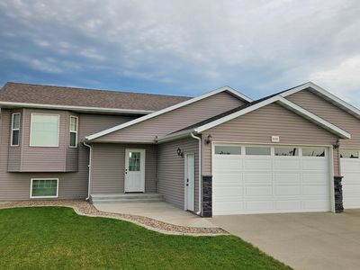 6350 Dolan Dr, Lincoln, ND, 58504
