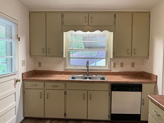 5th image of 424 Forest Hills Dr