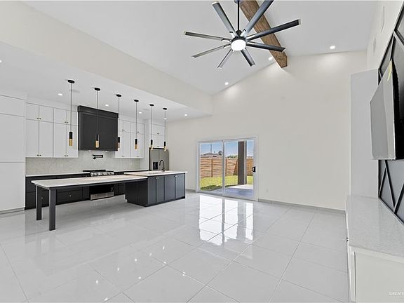 5th image of 2608 E Conroe Rd