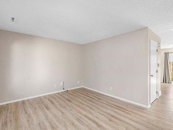 4th image of 210 Cooper Ct