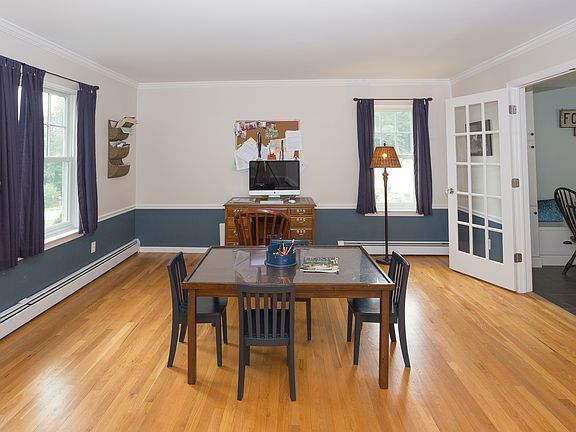 4th image of 21 Apple Hill Dr