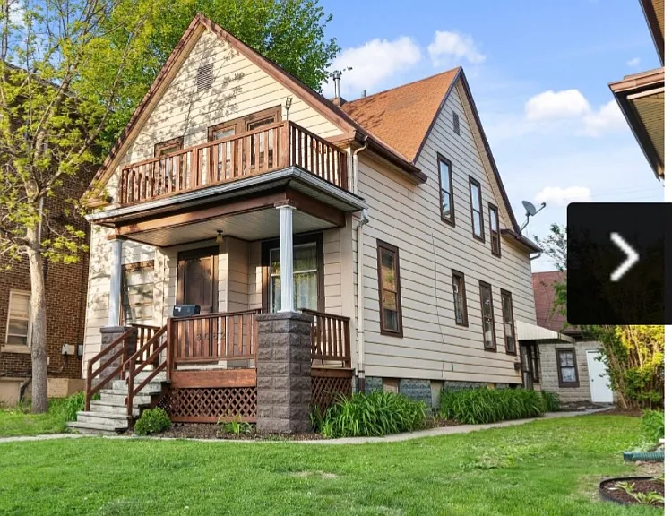 3062 N Oakland Ave — Photo 1