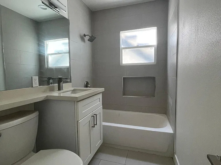2517 Thurman Ave — Photo 7