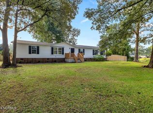 100 Edgewater Ln, Richlands, NC 28574