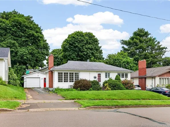 18 Carney Ave, Moncton, NB E1C 4H5