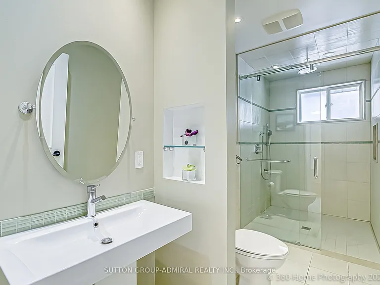 47 Waterloo Ave — Photo 23