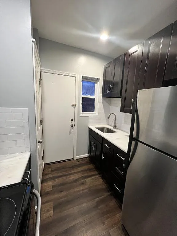 441 Mellon St SE — Photo 3